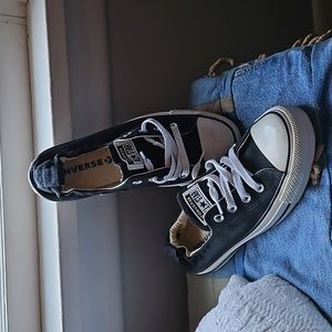 Womens size 8 Converse black shoes